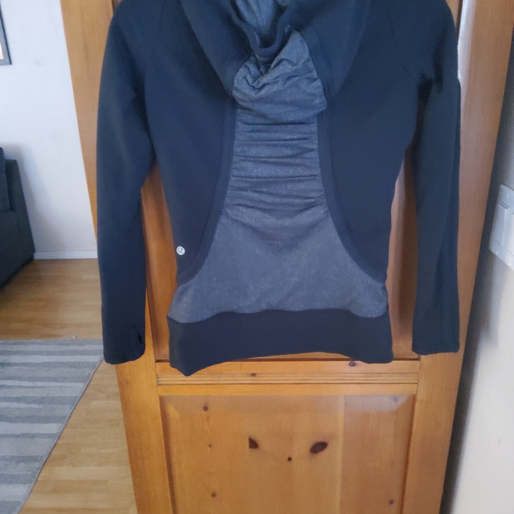 lululemon athletica Black Omega Jacket Size 6 GUC - Picture 4 of 10